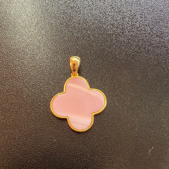 Unbranded Jewelry - Gold Plated Pink Conch Pendant